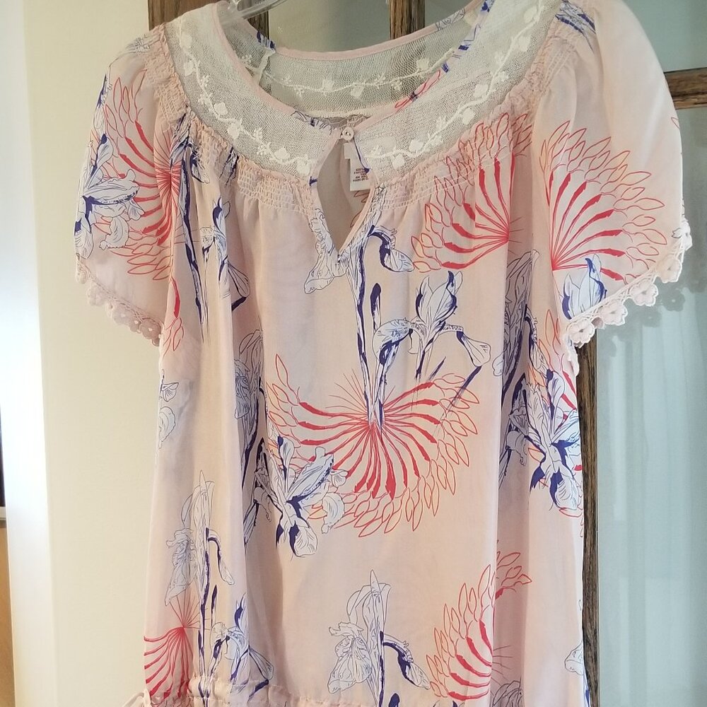 Top from Sundance. 100% Silk, Size M